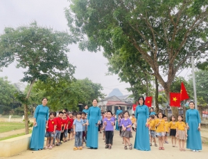 HOẠT ĐỘNG TRẢI NGHIỆM “THAM QUAN TRƯỜNG TIỂU HỌC” CỦA CÁC CON HỌC SINH 5 – 6 TUỔI TRƯỜNG MẦM NON VĨNH PHÚC